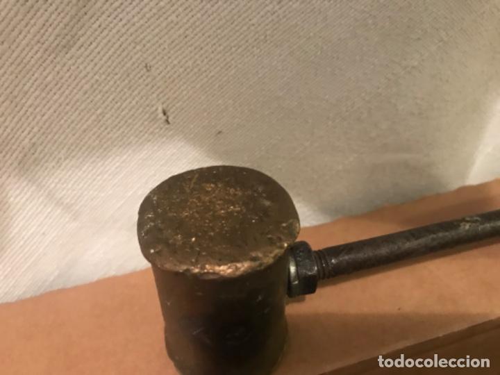 Antig&uuml;edades: Antiguo Martillo de bronce y mango en madera. De artesano. - Foto 10