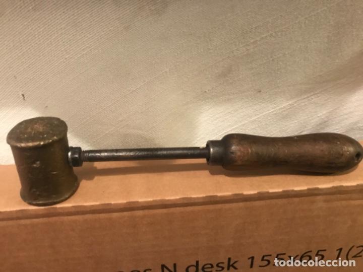 Antig&uuml;edades: Antiguo Martillo de bronce y mango en madera. De artesano. - Foto 12
