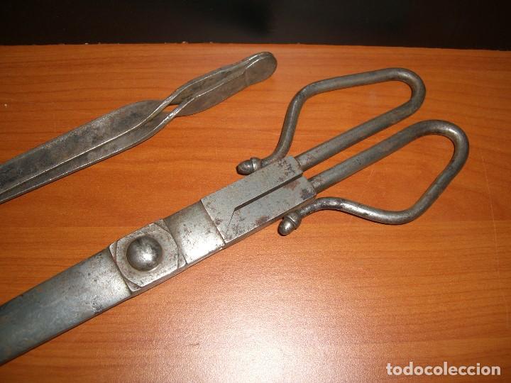 Antig&uuml;edades: LOTE DE DOS TENAZAS DE HIERRO FORJADO - Foto 2