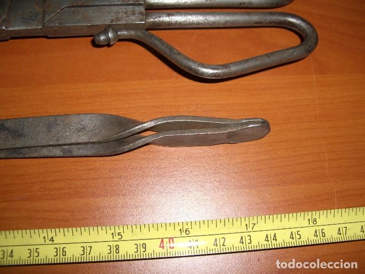Antig&uuml;edades: LOTE DE DOS TENAZAS DE HIERRO FORJADO - Foto 7
