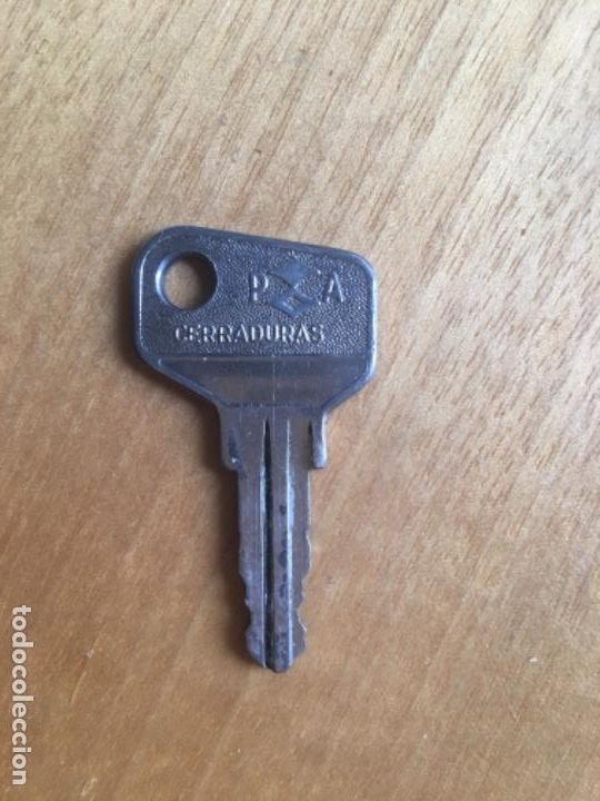 Antig&uuml;edades: SEAT 600 llave antigua original - Foto 2