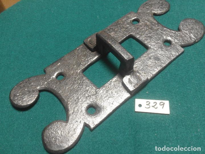Antig&uuml;edades: PASADOR DE FORJA PARA CERROJO - Foto 1