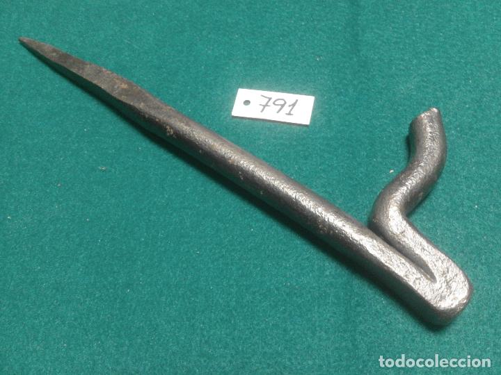 Antig&uuml;edades: GRAN ESCARPIA DE FORJA ANTIGUA - Foto 1