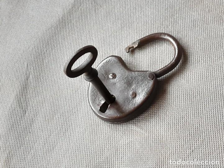 Antig&uuml;edades: CANDADO DE FORJA CON FORMA DE CORAZON S XIX - Foto 4