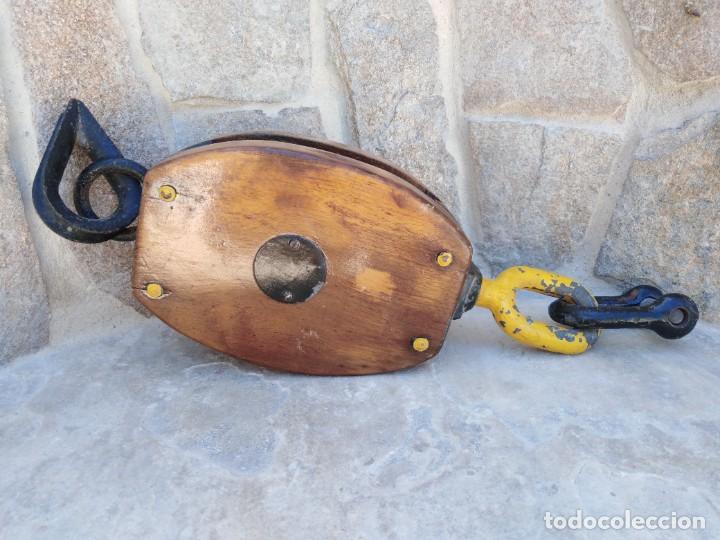 Antig&uuml;edades: Pasteca o carrucha de barco antigua - Foto 1