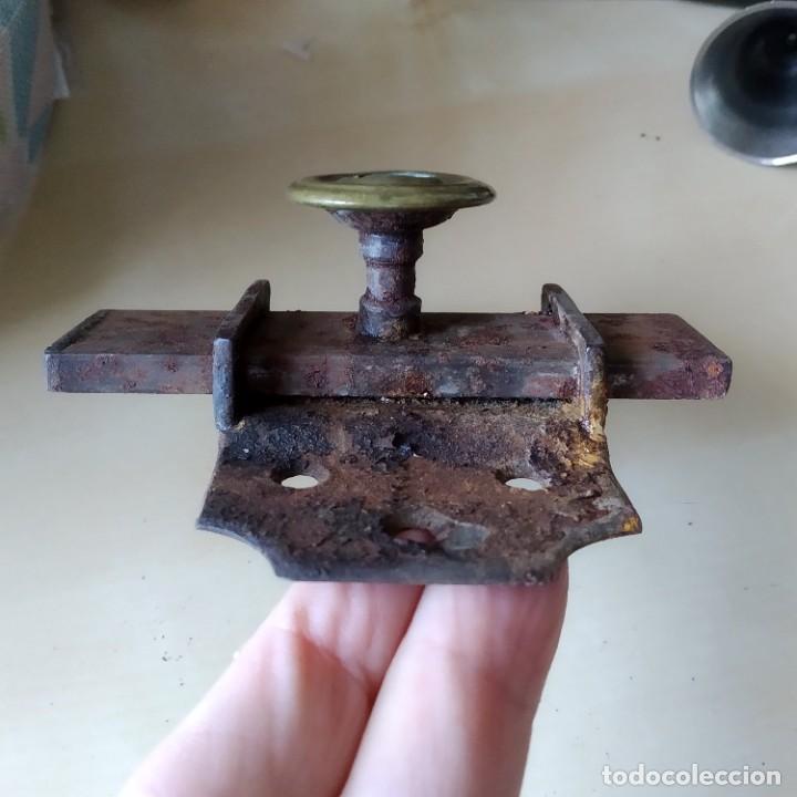 Antig&uuml;edades: Herraje.Pestillo antiguo. - Foto 3