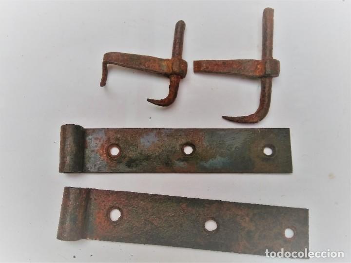 Antig&uuml;edades: 2 BISAGRAS DE 16,5 CMS. - Foto 2
