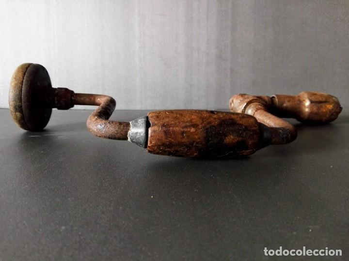 Antig&uuml;edades: Taladro de mano vintage Mango de madera Metal Estilo de madera utilizable - Foto 1