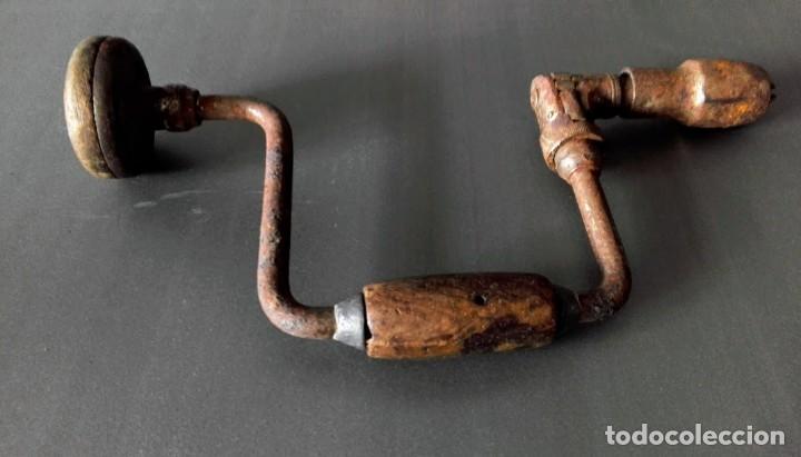 Antig&uuml;edades: Taladro de mano vintage Mango de madera Metal Estilo de madera utilizable - Foto 2