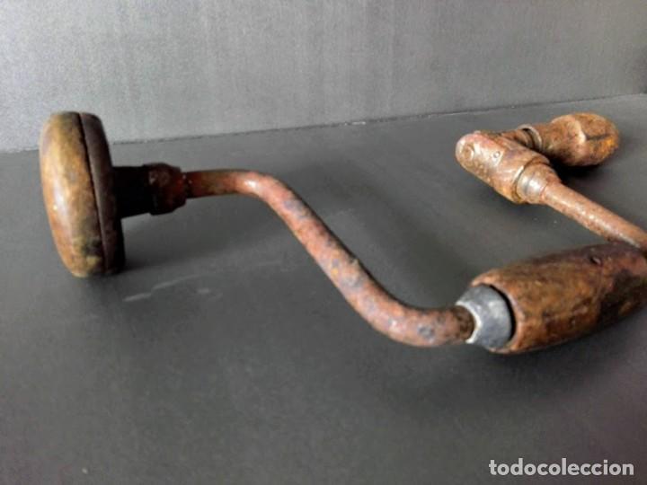 Antig&uuml;edades: Taladro de mano vintage Mango de madera Metal Estilo de madera utilizable - Foto 3
