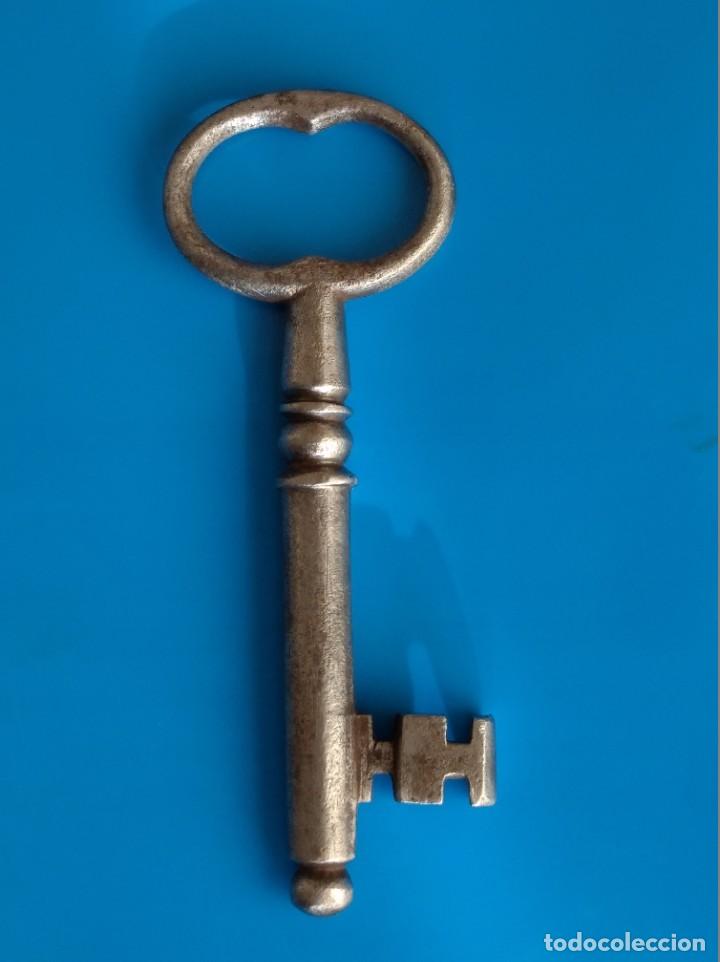 Antig&uuml;edades: Preciosa y antigua llave de forja - Foto 4
