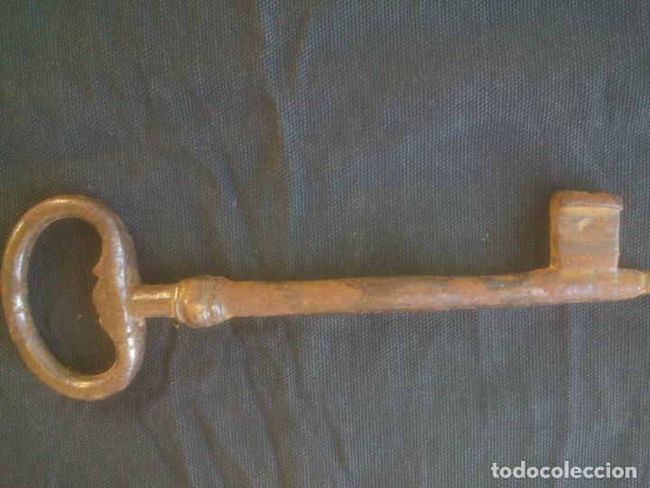 Antig&uuml;edades: ANTIGUA LLAVE HIERRO FORJADO DE ANILLO. - Foto 1