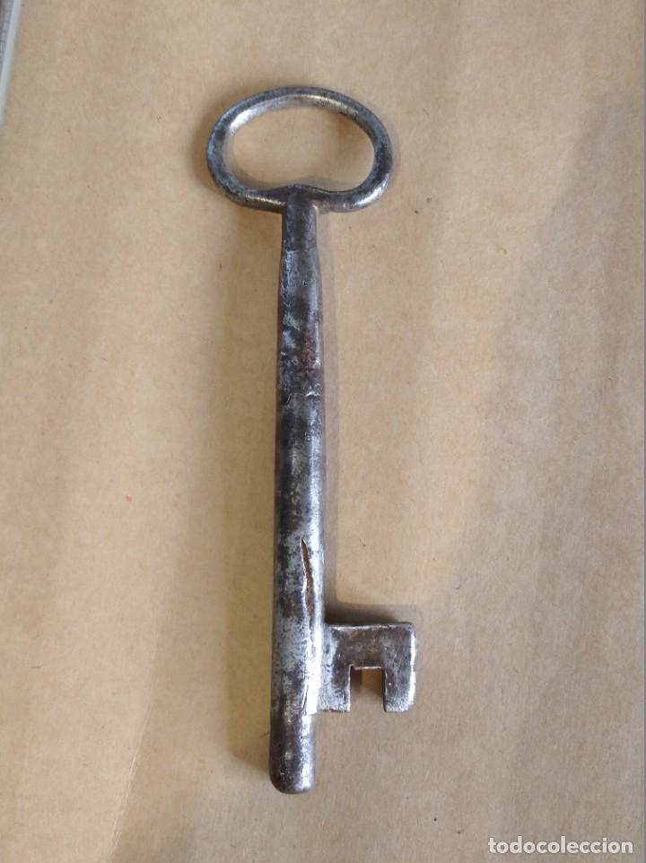 Antig&uuml;edades: Preciosa llave de 20 cms. de largo - Foto 3