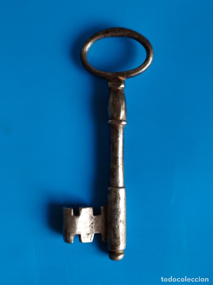 Antig&uuml;edades: Preciosa llave de forja, mide 12 cms. de largo - Foto 1
