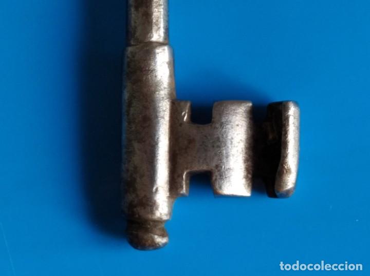 Antig&uuml;edades: Preciosa llave de forja, mide 12 cms. de largo - Foto 2