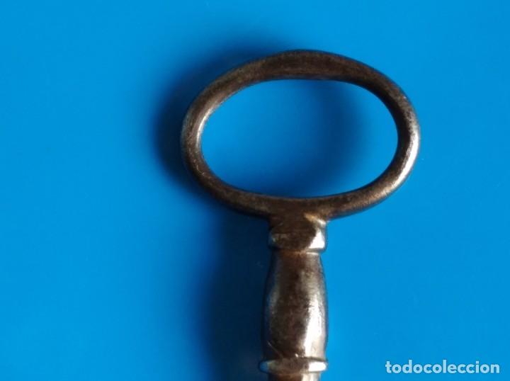 Antig&uuml;edades: Preciosa llave de forja, mide 12 cms. de largo - Foto 3
