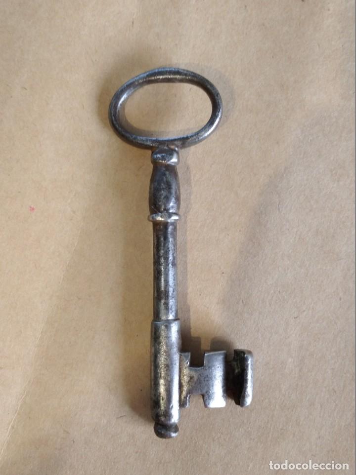 Antig&uuml;edades: Preciosa llave de forja, mide 12 cms. de largo - Foto 4