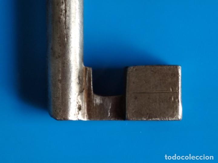 Antig&uuml;edades: LLave maciza de hierro, mide 13,6 cms. de largo - Foto 5