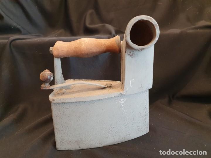 Antig&uuml;edades: Antigua plancha de carb&oacute;n , Francia - Foto 1