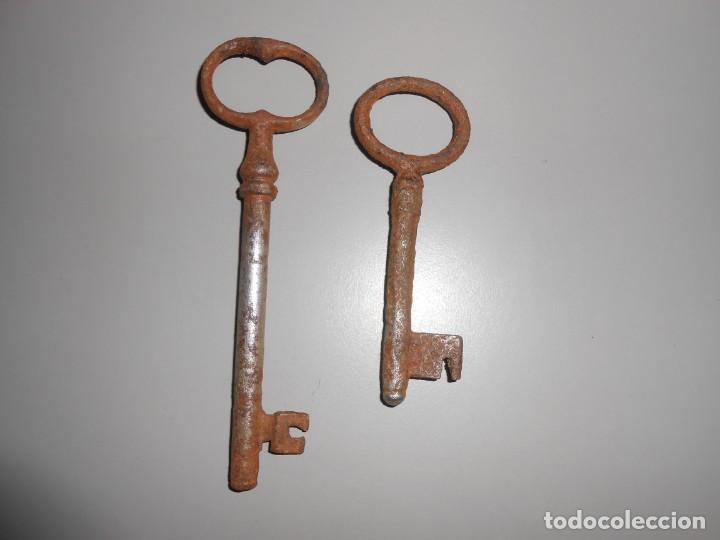 Antig&uuml;edades: Dos LLAVES DE HIERRO - Foto 2