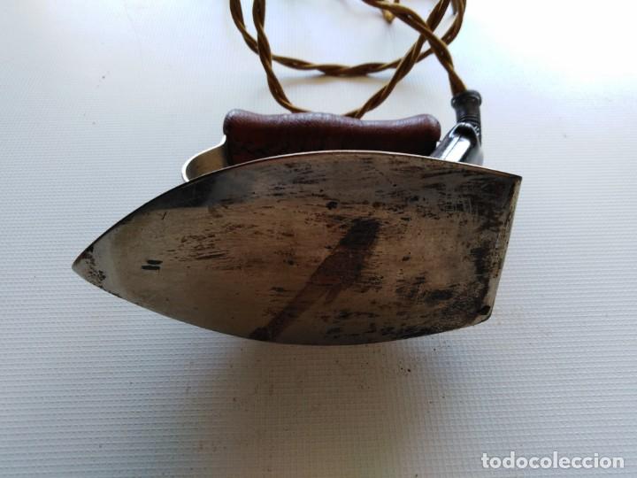 Antig&uuml;edades: Plancha viaje antigua - Foto 4