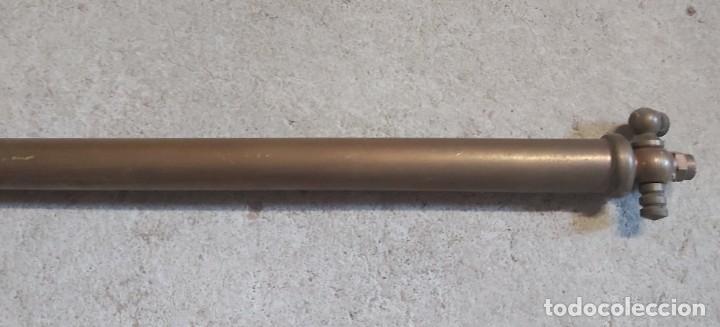 Antig&uuml;edades: Fumigadora de lat&oacute;n, mide 63 cm - Foto 3