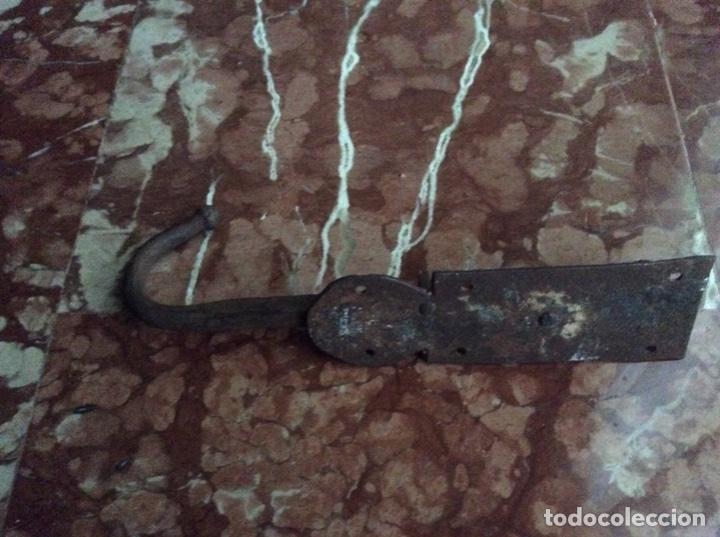 Antig&uuml;edades: Pestillo antiguo 34cmx8cm. - Foto 4