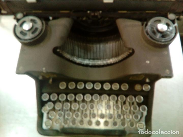 Antig&uuml;edades: Maquina de escribir Hispano-Olivetti M40 - Foto 3