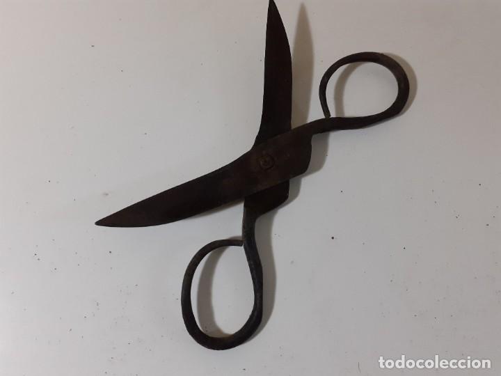 Antig&uuml;edades: Tijeras de peletero antiguas - Foto 2