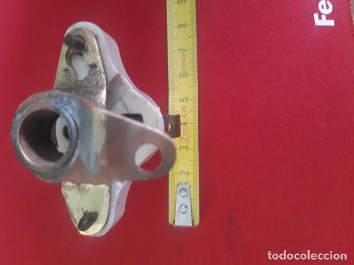 Antig&uuml;edades: Portalamparas Naval de Bayoneta - Foto 2