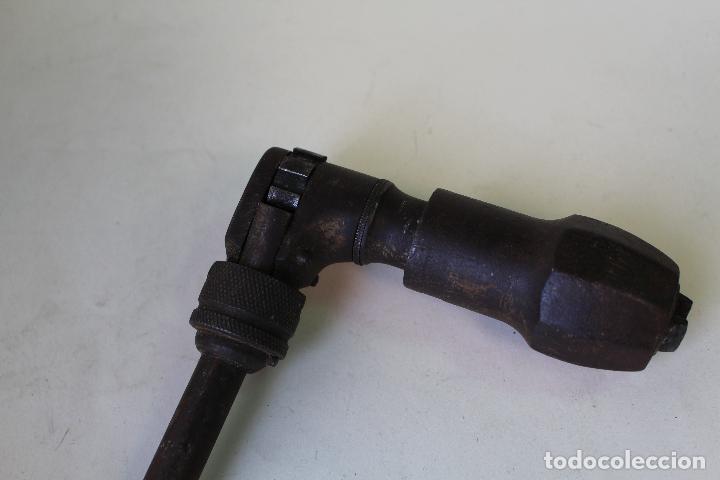 Antig&uuml;edades: taladro manual antiguo con marca - Foto 2