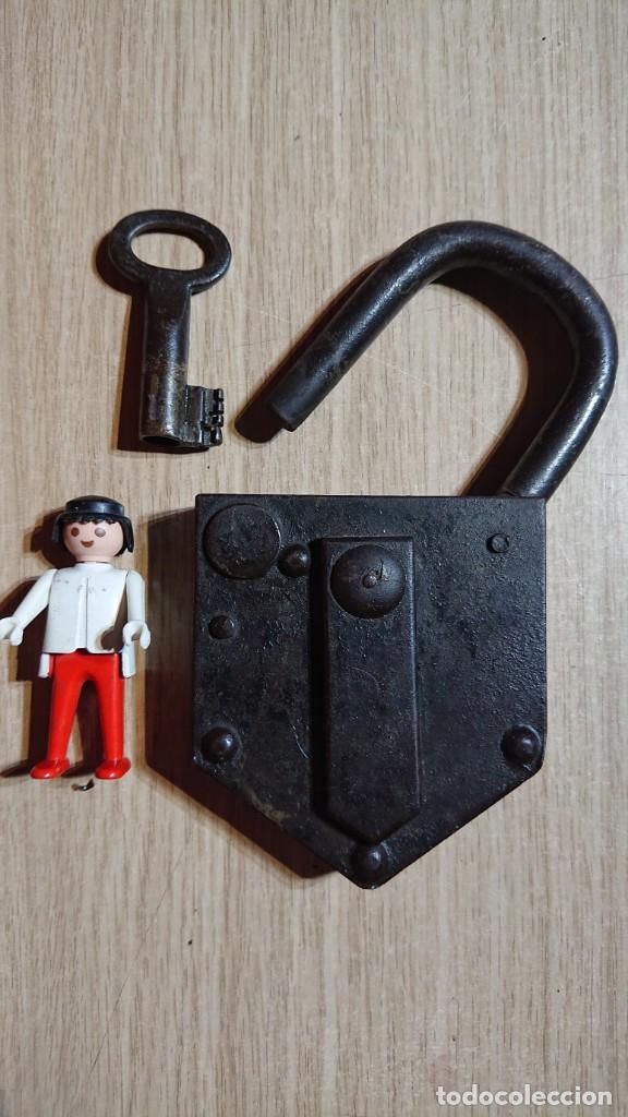 Antig&uuml;edades: CANDADO CON LLAVE FUNCIONANDO 16 x 9 - Foto 1