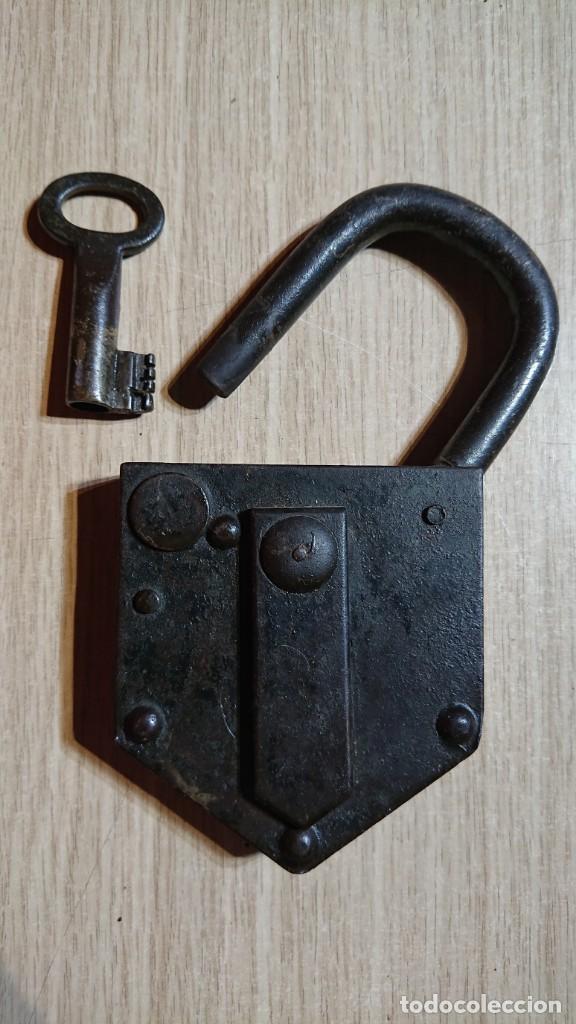 Antig&uuml;edades: CANDADO CON LLAVE FUNCIONANDO 16 x 9 - Foto 3
