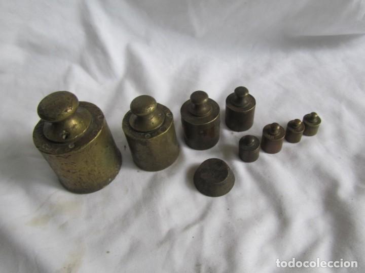 Antig&uuml;edades: Antigua caja de madera con pesas de bronce - Foto 5