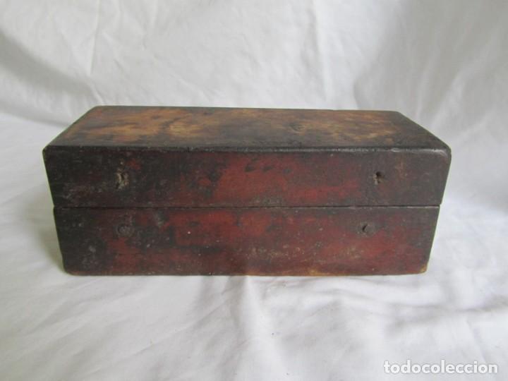 Antig&uuml;edades: Antigua caja de madera con pesas de bronce - Foto 11