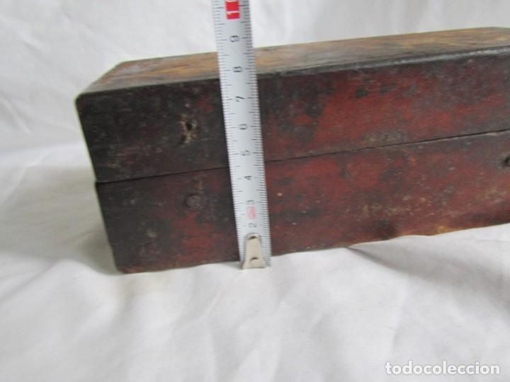 Antig&uuml;edades: Antigua caja de madera con pesas de bronce - Foto 14