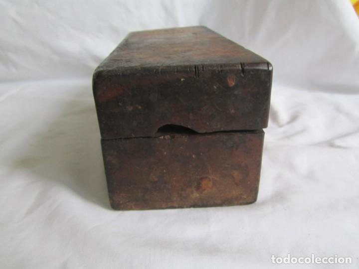 Antig&uuml;edades: Antigua caja de madera con pesas de bronce - Foto 15