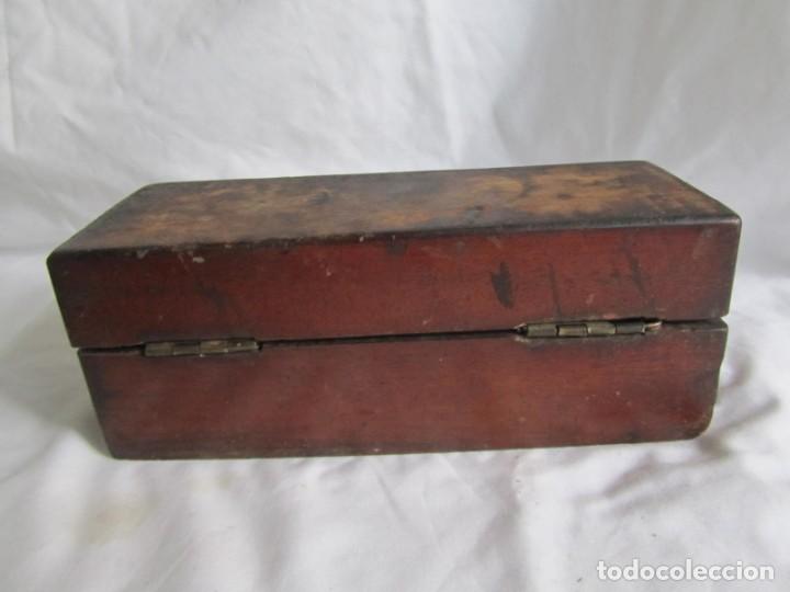 Antig&uuml;edades: Antigua caja de madera con pesas de bronce - Foto 16