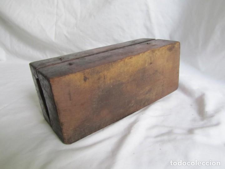 Antig&uuml;edades: Antigua caja de madera con pesas de bronce - Foto 18