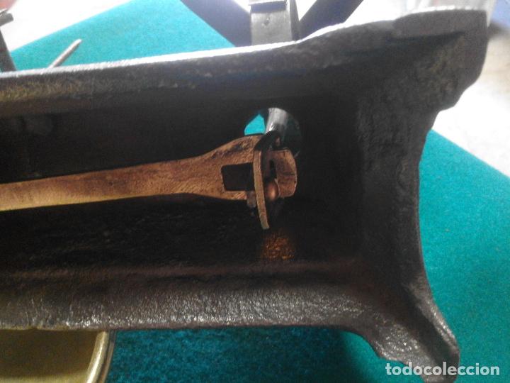 Antig&uuml;edades: ANTIGUA BALANZA DE PLATOS - Foto 2