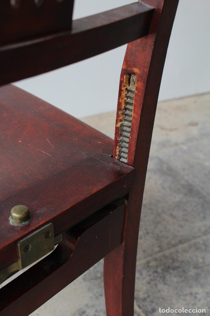 Antig&uuml;edades: silla de barbero antigua - Foto 3