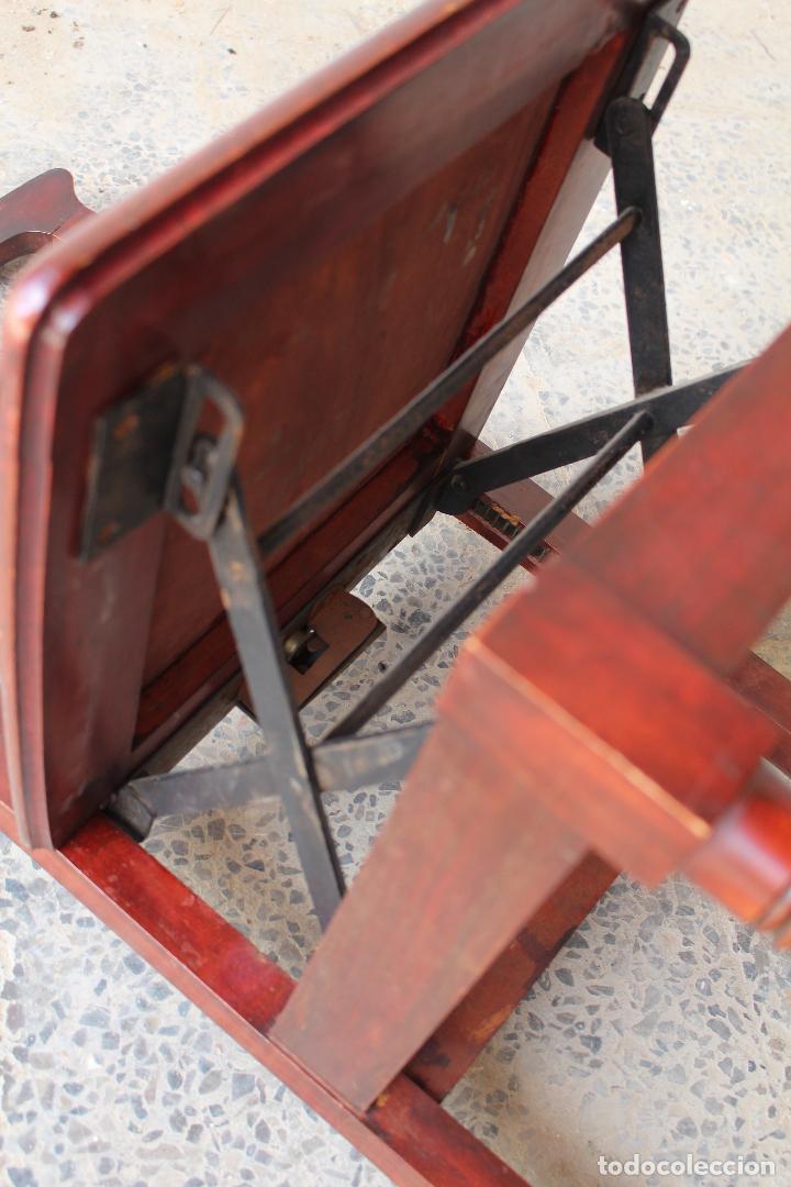 Antig&uuml;edades: silla de barbero antigua - Foto 9