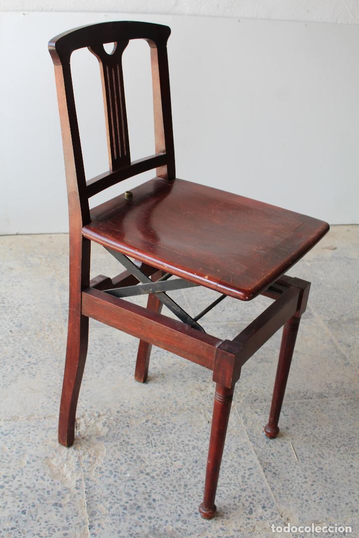 Antig&uuml;edades: silla de barbero antigua - Foto 1