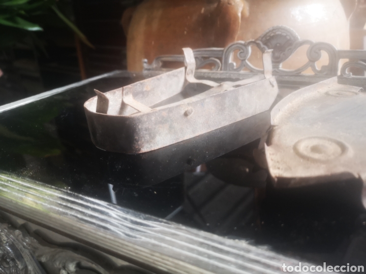 Antig&uuml;edades: Lote de dos reposa planchas antiguos - Foto 4