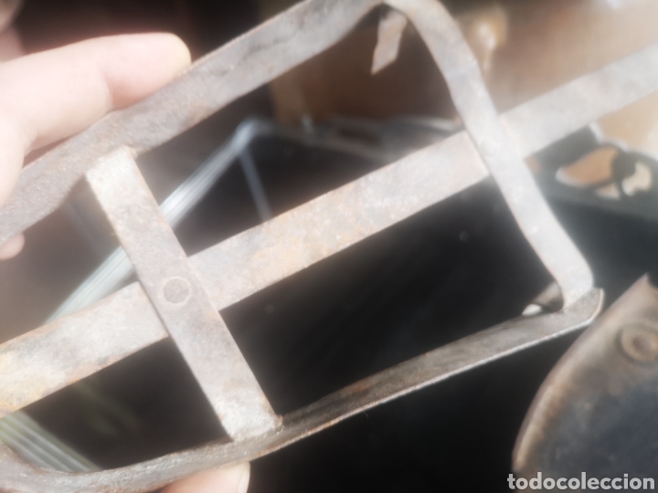 Antig&uuml;edades: Lote de dos reposa planchas antiguos - Foto 7