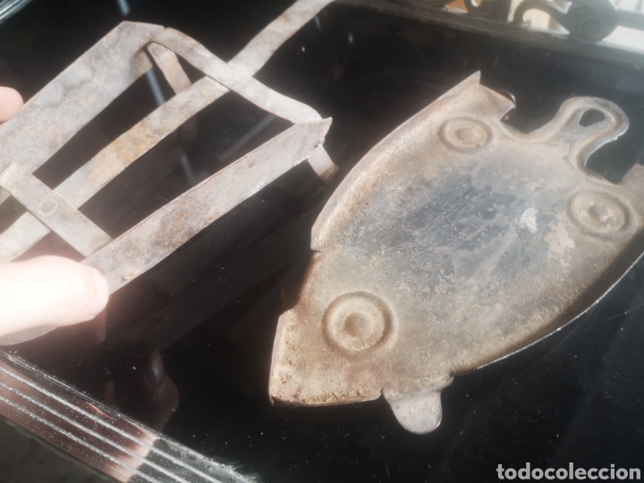 Antig&uuml;edades: Lote de dos reposa planchas antiguos - Foto 8