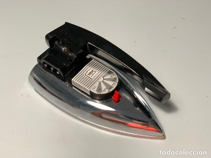 Antig&uuml;edades: Plancha autom&aacute;tica de viaje Solac. Modelo 631. NUEVA - Foto 3