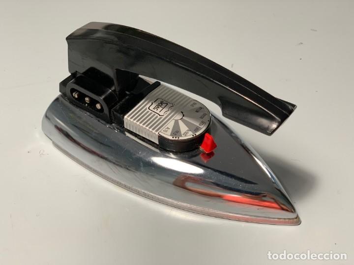 Antig&uuml;edades: Plancha autom&aacute;tica de viaje Solac. Modelo 631. - Foto 5