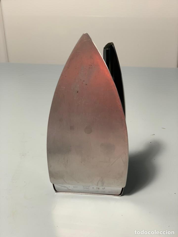 Antig&uuml;edades: Plancha autom&aacute;tica de viaje Solac. Modelo 631. - Foto 10