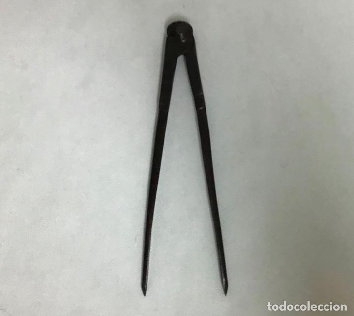 Antig&uuml;edades: ANTIGUO COMP&Aacute;S DE HIERRO PARA CARPINTERO - Foto 1